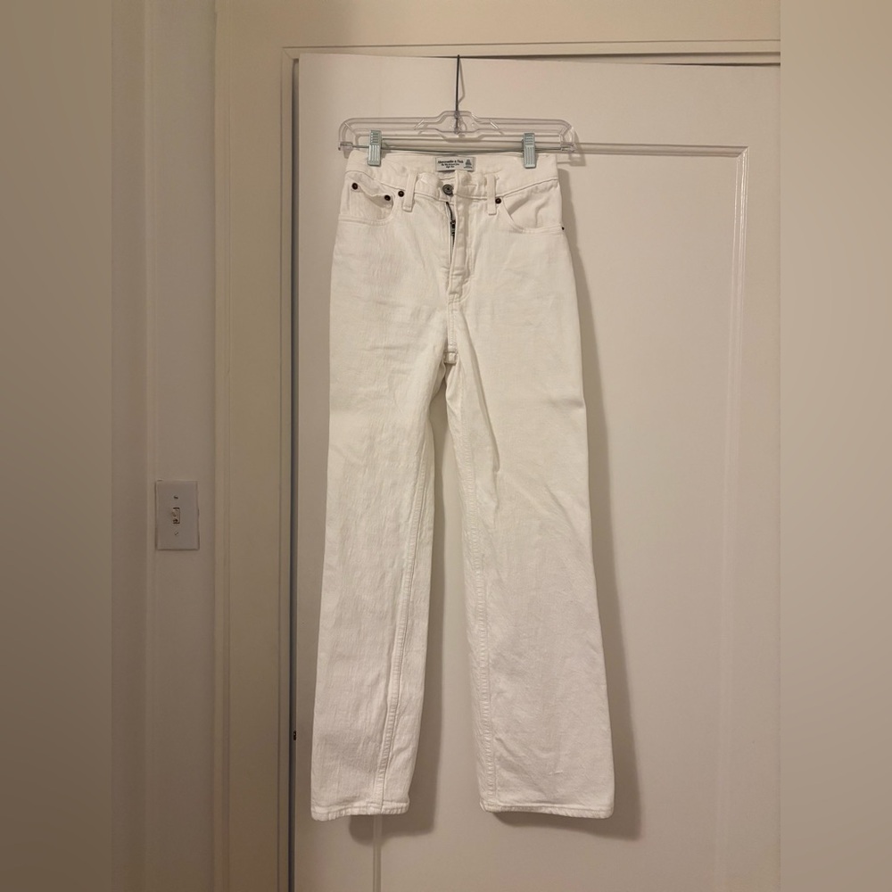 Abercrombie Women's High Rise 90s Straight Leg White Jeans